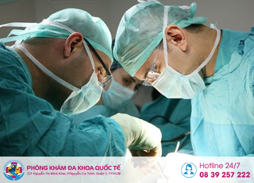 Cắt bao quy đầu tại DKQT được thực hiện bởi các chuyên gia tay nghề cao