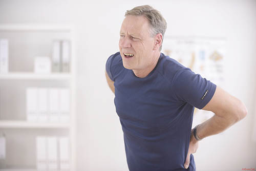 Đau vùng dưới thắt lưng có thể là bệnh viêm tuyến tiền liệt